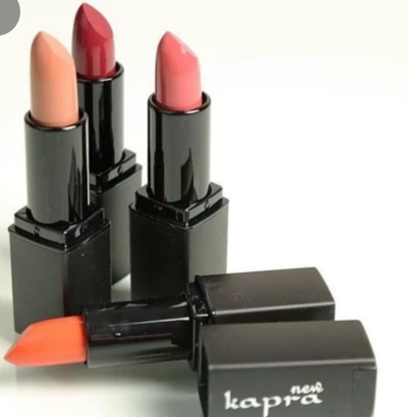 رژلب جامد کاپرا نیو دارای دوام و ماندگاری بسیار بالا