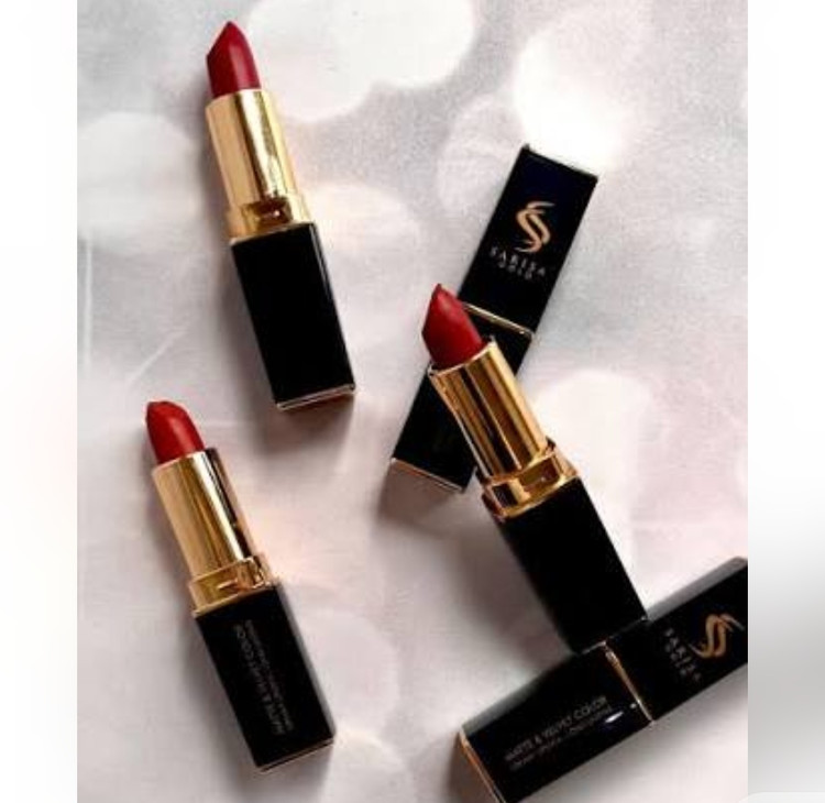 رژلب جامد ساریسا گلد با ماندگاری بالا و بافت سبک