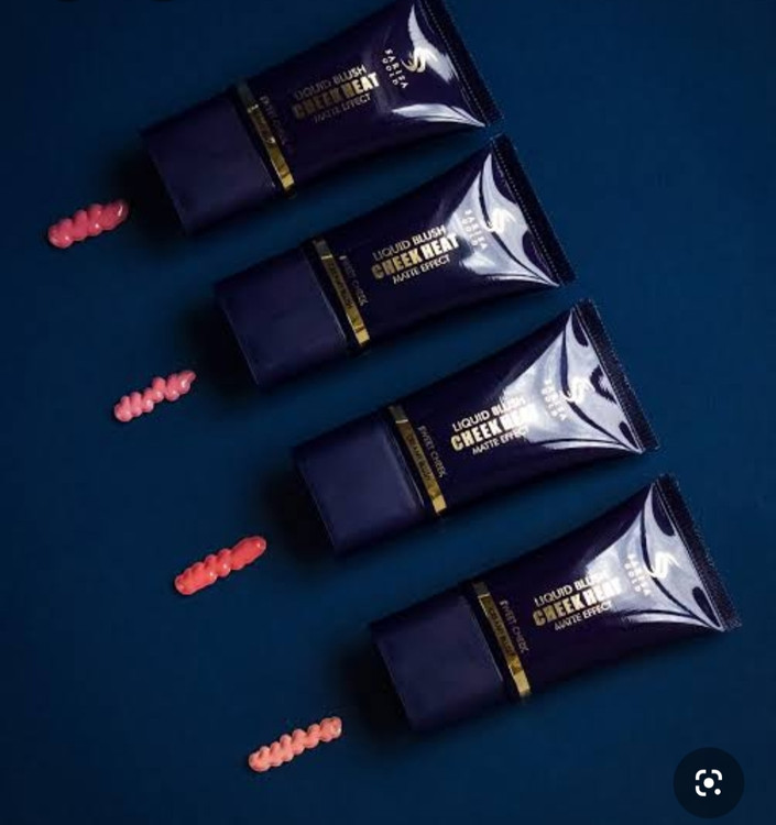 رژگونه مایع ساریسا گلد با بافت سبک و طبیعی روی گونه