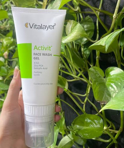ژل شستشوی صورت ویتالیر مناسب پوست چرب و مختلط