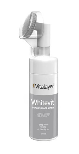 فوم شستشو صورت ویتالیر حاوی کافئین و آربوتین همراه با فیس براش سیلیکونی