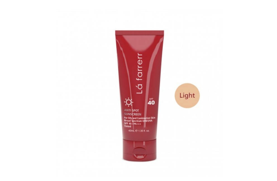 کرم ضدآفتاب و ضدلک رنگی لافاررSPF40مناسب پوستهای خشک و معمولی رنگ Light
