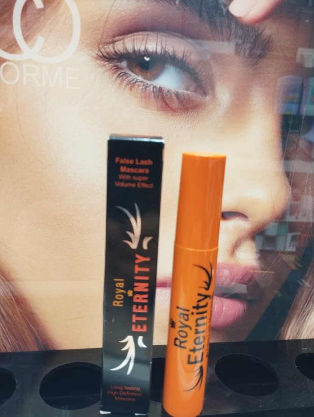 ریمل حجم دهنده رویال بسیار مشکی با ماندگاری بالا