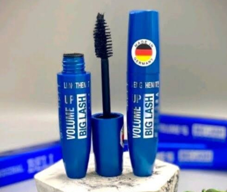ریمل حجم دهنده و بلند کننده صددر صد اورجینال حجم 15ml