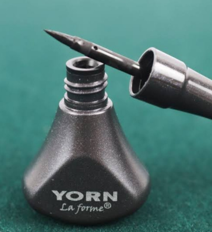 خط چشم کوزه ای ماژیکی یورن صد در صد اورجینال حجم 4ml